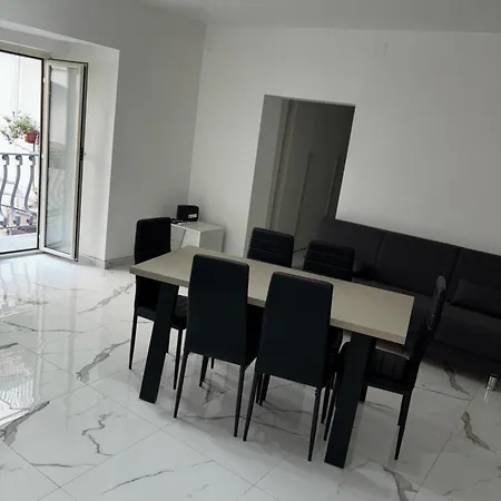 Emanuela House Apartment *
